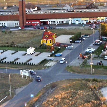 Hotel Rozsa Csarda Bungalow & Caravan Park Hegyeshalom Eksteriør bilde