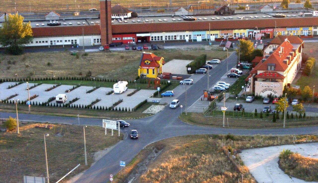 Hotel Rozsa Csarda Bungalow & Caravan Park Hegyeshalom Eksteriør bilde